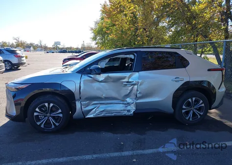 2025 Toyota Bz4X Xle z USA, uszkodzony, nr VIN JTMAAAAA2SA073110